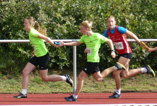 230930-6.-Kreisvergleich-Roth-Julia-4-x-100-m