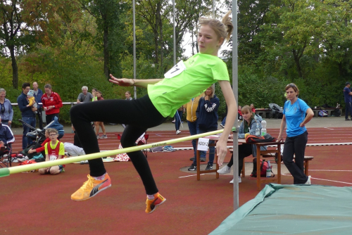 230930-8.-Kreisvergleich-Roth-Laura-Hoch