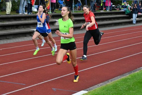 250927-1.-Kreisvergleich-Roethenbach-Julia-100-m